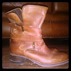 Distressed leather Steve Madden boots